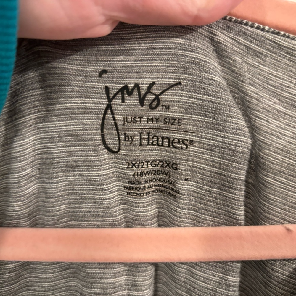 Hanes women’s gray summer shirt 2X - Picture 5 of 5